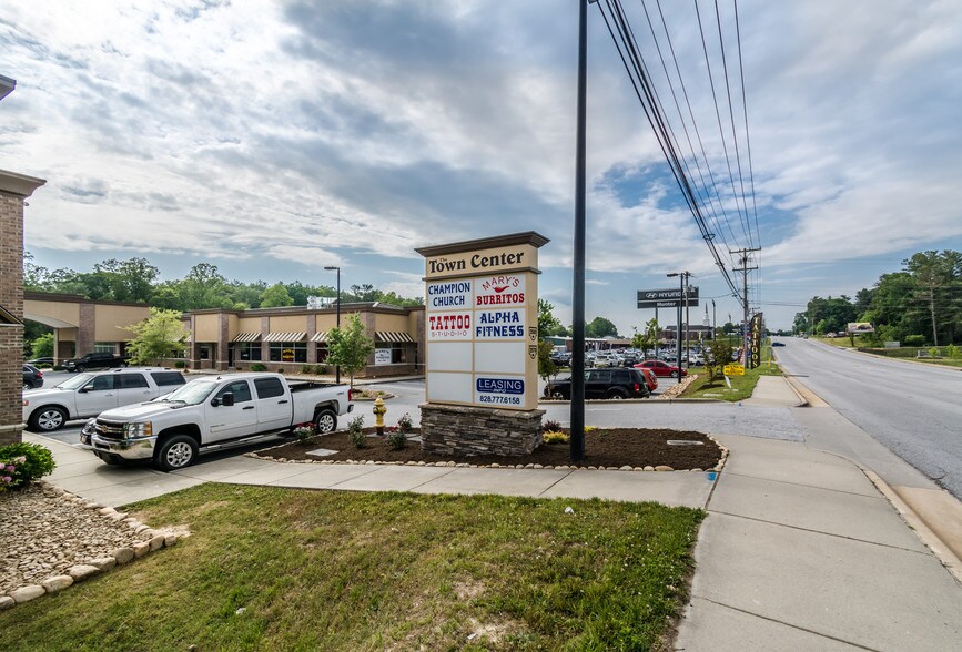 More Photos Of 2560-2570 Asheville Hwy, Hendersonville Unknown For Lease