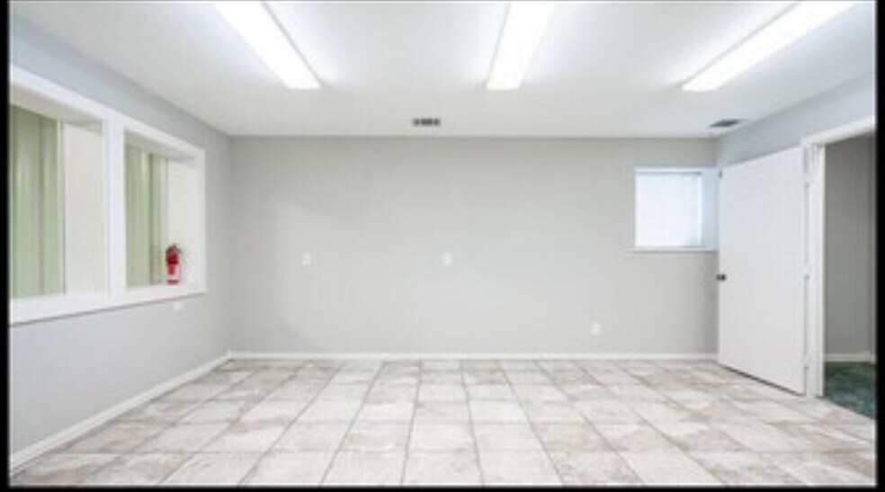 More Photos Of 10100 Hicks Field Rd, Fort Worth Warehouse For Sale