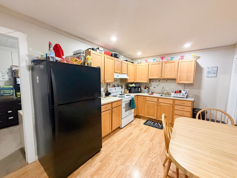 More Photos Of 1990 Ridge Rd, Ontario Storefront Retail Residential For Sale