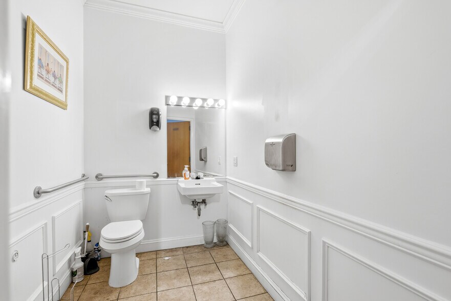 More Photos Of 329 W Girard Ave, Philadelphia Storefront Retail Residential For Lease