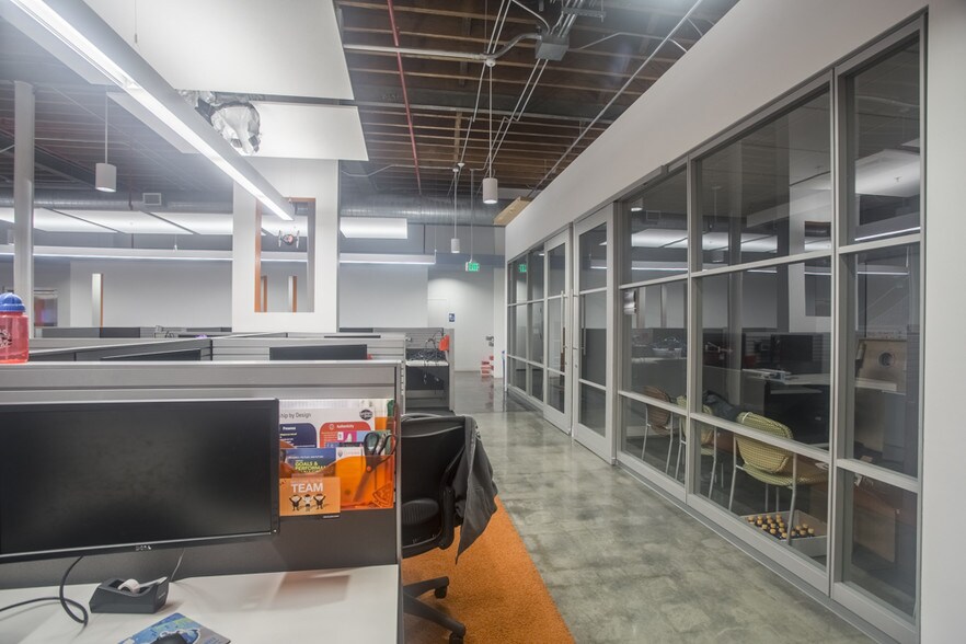 More Photos Of 1525 Hendry St, Fort Myers General Retail For Sale