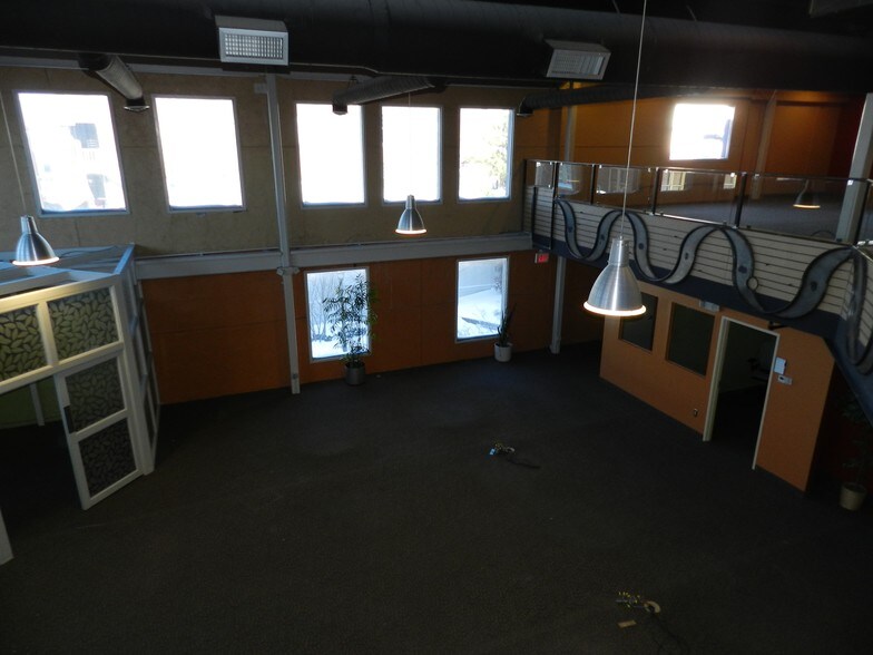 More Photos Of 7 N Saginaw St, Pontiac Office For Lease