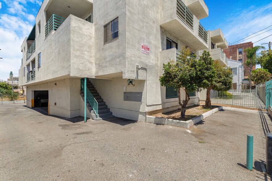 More Photos Of 2769 San Marino St, Los Angeles Apartments For Sale