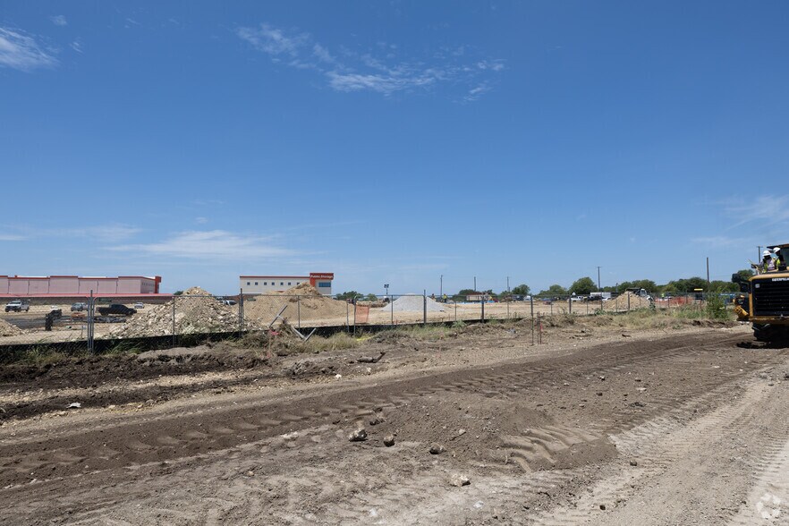 More Photos Of 6001 Old Decatur Rd, Fort Worth Distribution For Sale