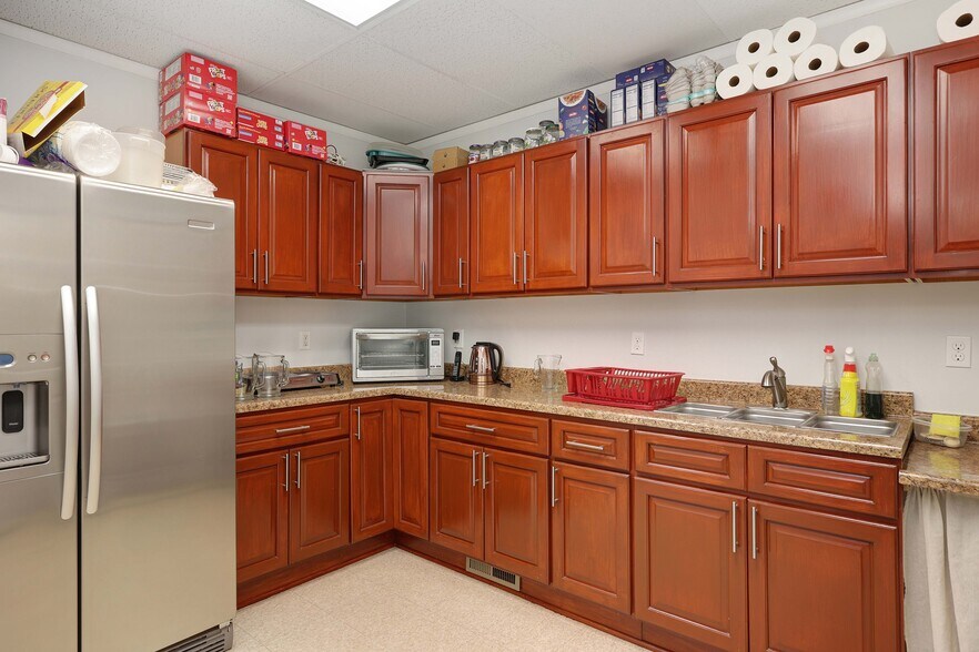 More Photos Of 690 Whitehead Rd, Lawrenceville Office For Sale