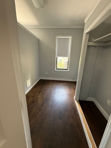 More Photos Of 9206 Jamaica Ave, Woodhaven Storefront For Lease