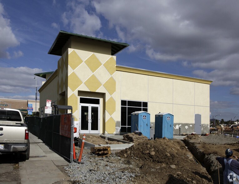 More Photos Of 3201 University Ave, San Diego Bank For Lease