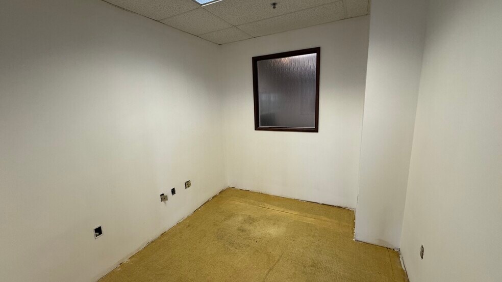 More Photos Of 2925 William Penn Hwy, Easton Office For Lease