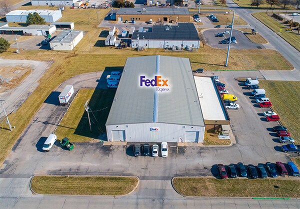 More Photos Of 1850 SW 42nd St, Topeka Distribution For Sale