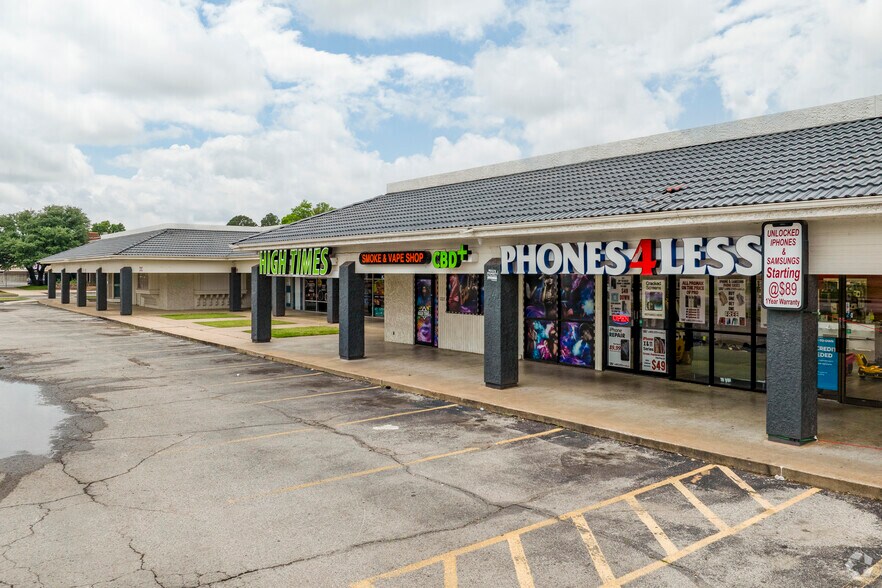 More Photos Of 6620-6650 S Lewis Ave, Tulsa Storefront For Lease
