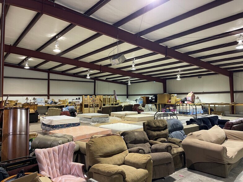 More Photos Of 1310 Elliott Blvd, Jasper Showroom For Sale