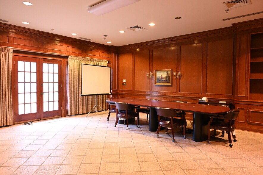 More Photos Of 600 E Sherwood Dr, Union City Distribution For Lease