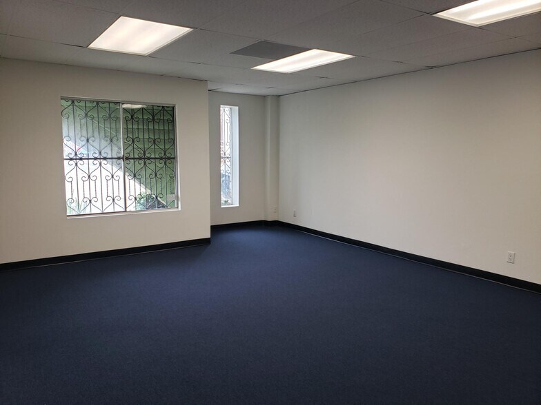 More Photos Of 8739 Shirley Ave, Northridge Warehouse For Lease