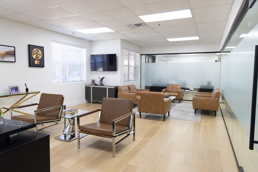 More Photos Of 515 W Southlake Blvd, Southlake Medical For Lease