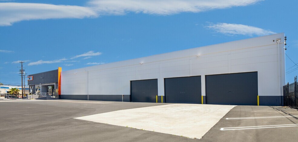 More Photos Of 8430 Tujunga Ave, Sun Valley Warehouse For Lease