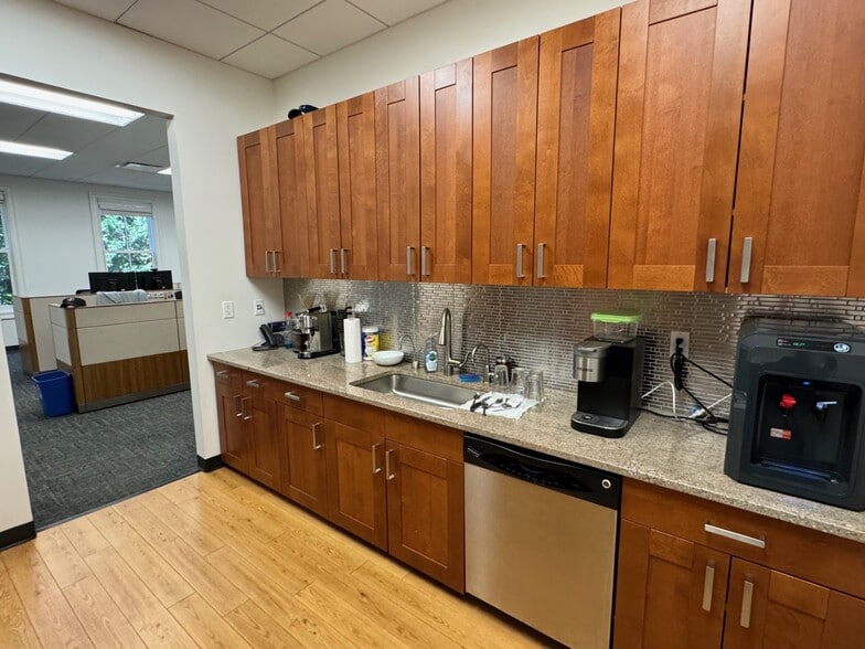 More Photos Of 17 Old Kings Hwy S, Darien Office For Lease