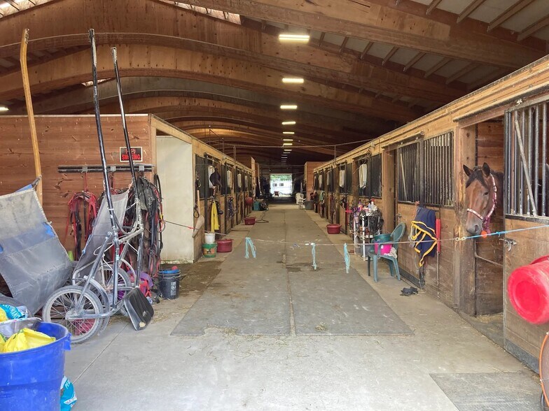 More Photos Of 2442 N Creek Rd, Lake View Horse Stables For Sale