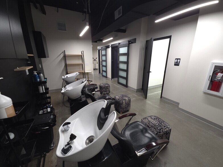 More Photos Of 7510 N Oak Trfy, Gladstone Apartments For Lease