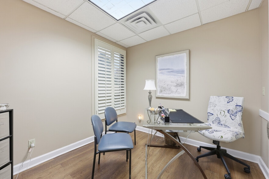 More Photos Of 968 First Colonial Rd, Virginia Beach Medical For Sale