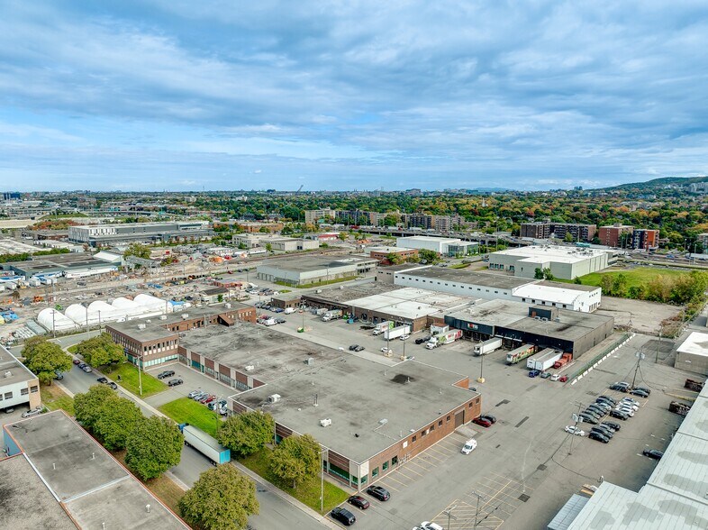More Photos Of 500-600 Rue Hodge, Montréal Warehouse For Lease