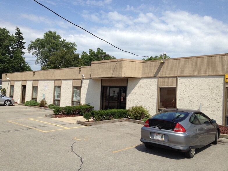 More Photos Of 526 W Wisconsin Ave, Appleton Medical For Lease