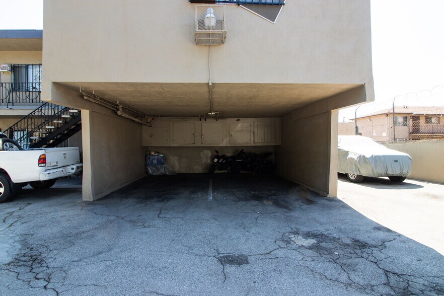 More Photos Of 820 W 95th St, Los Angeles Apartments For Sale