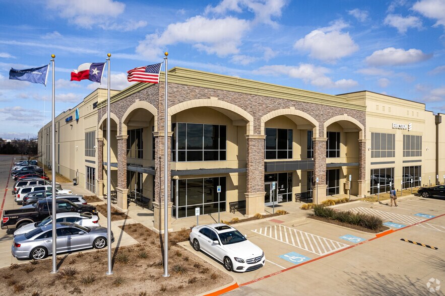 More Photos Of 2555 S Valley Pky, Lewisville Distribution For Lease