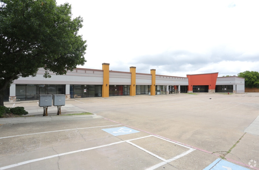 More Photos Of 3005-3007 S Carrier Pky, Grand Prairie Unknown For Lease