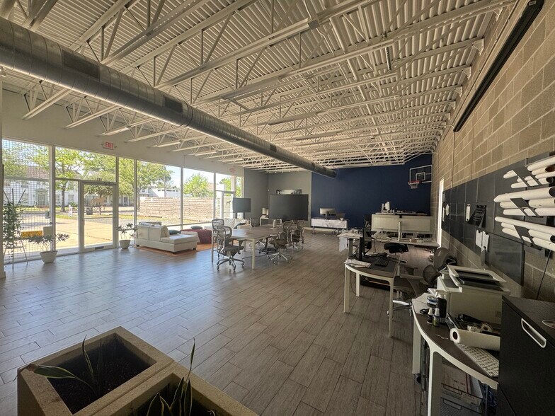 More Photos Of 2020 Richmond Ave, Houston Loft Creative Space For Lease