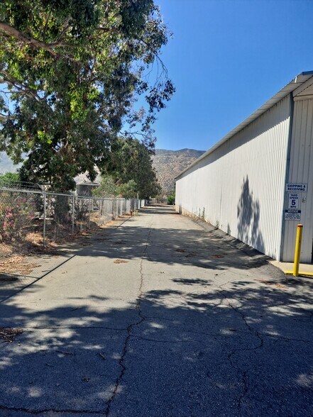 More Photos Of 1126 E Lincoln St, Banning Manufacturing For Lease
