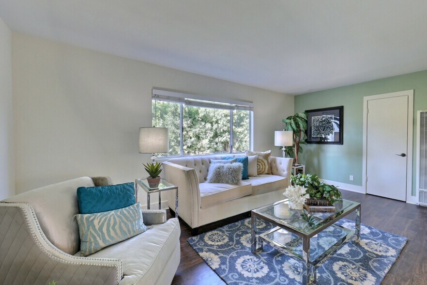 More Photos Of 534 Broadway St, Venice Apartments For Sale