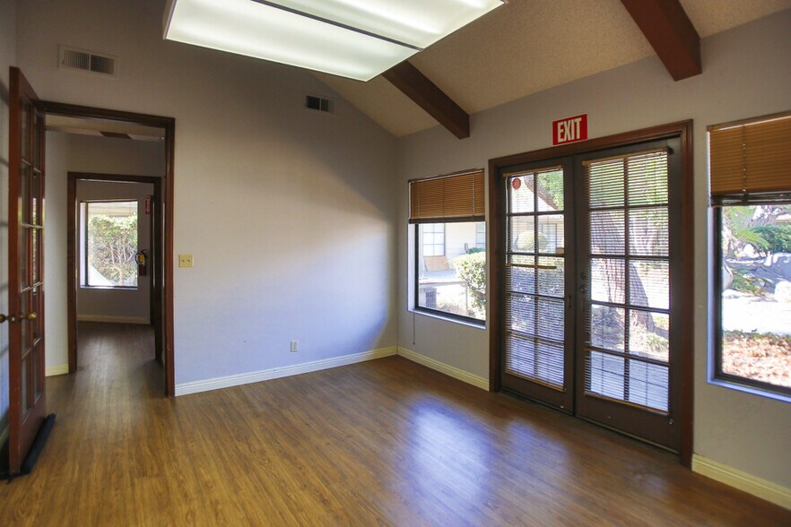 More Photos Of 1810 E 17th St, Santa Ana Medical For Lease