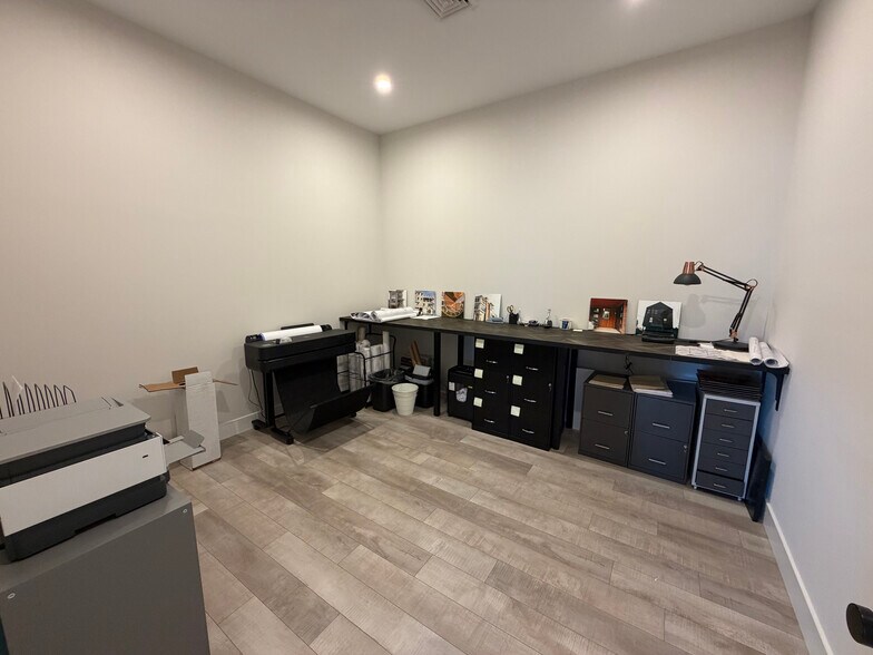 More Photos Of 46 Roosevelt Blvd, Marmora Office For Lease