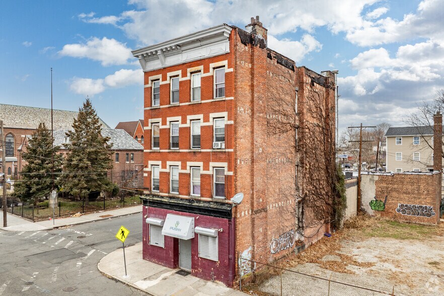 More Photos Of 95 16th Ave, Newark Storefront Retail Residential For Lease
