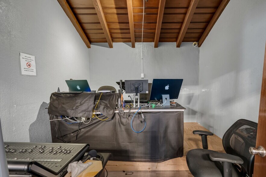 More Photos Of 1100 S Lorena St, Los Angeles Religious Facility For Sale