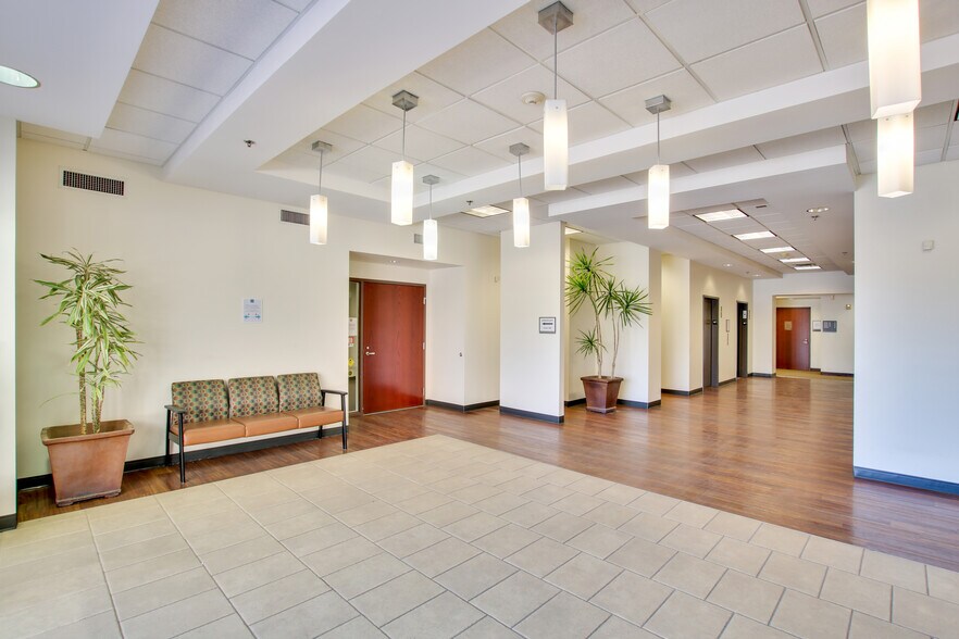 More Photos Of 555 N 18th St, Phoenix Medical For Lease