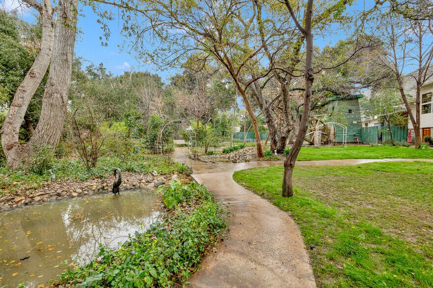 More Photos Of 12117 Sierra Hwy, Santa Clarita Hotel For Sale