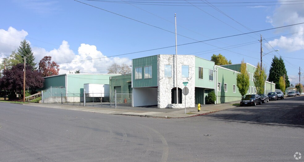 More Photos Of 1701 W Lincoln Ave, Vancouver Warehouse For Sale