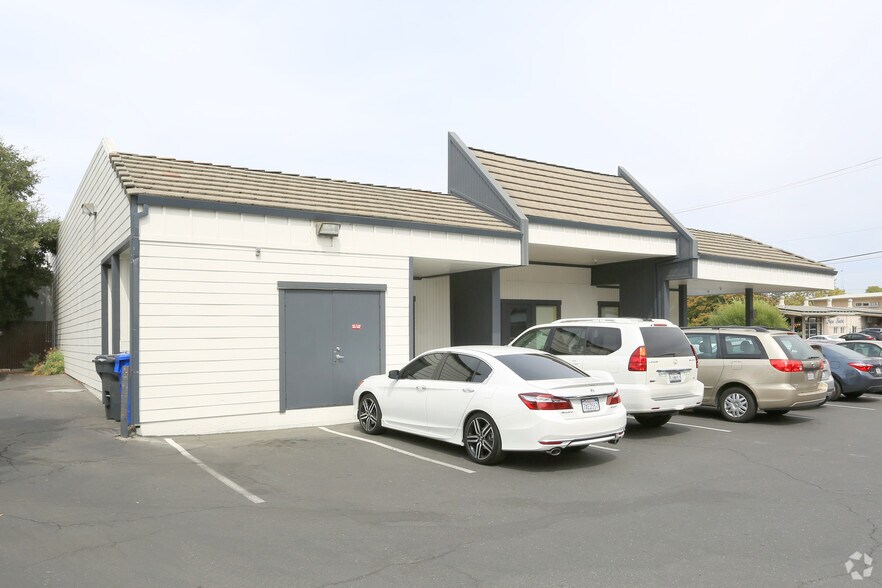 More Photos Of 2225 Brown St, Napa Storefront Retail Office For Lease