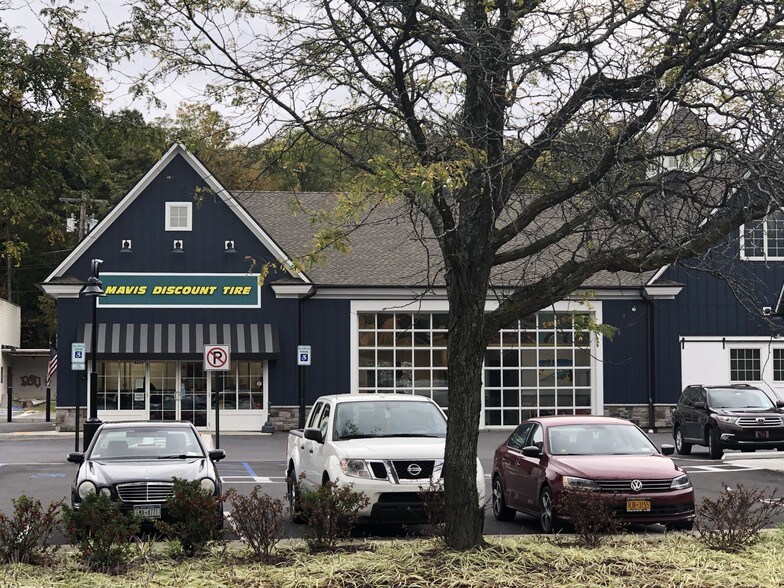 More Photos Of 4246 Albany Post Rd, Hyde Park Unknown For Lease