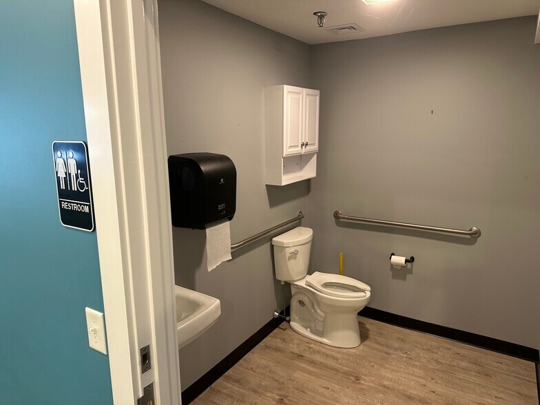 More Photos Of 310 Dillingham Ave, Falmouth Loft Creative Space For Lease