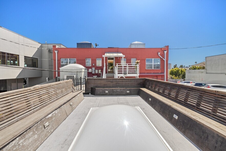 More Photos Of 513 Boccaccio Ave, Venice Office For Lease