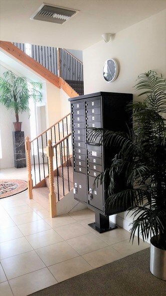 More Photos Of 7910 N Tamiami Trl, Sarasota Office For Lease