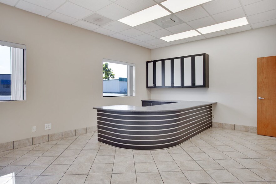 More Photos Of 138 Coremark Ct, Bakersfield Service For Lease