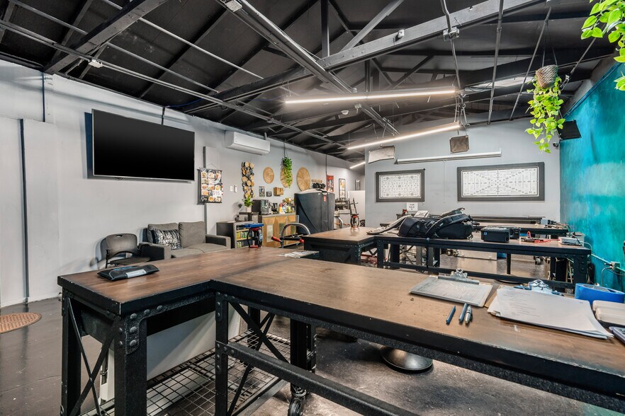 More Photos Of 3642 W 139th St, Hawthorne Movie Radio TVStudio For Lease