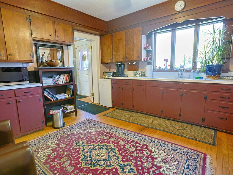 More Photos Of 19 Hill St, Goshen Office For Sale