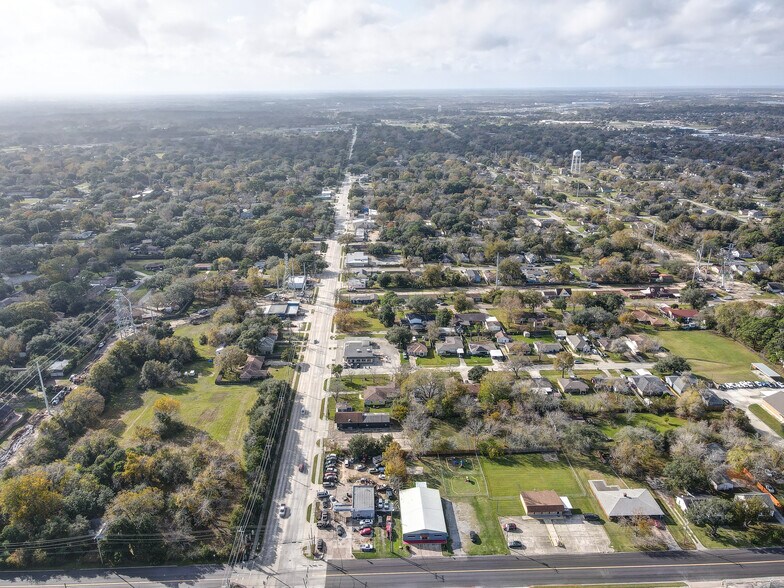 More Photos Of 1916 Cedar Dr, La Marque Restaurant For Lease