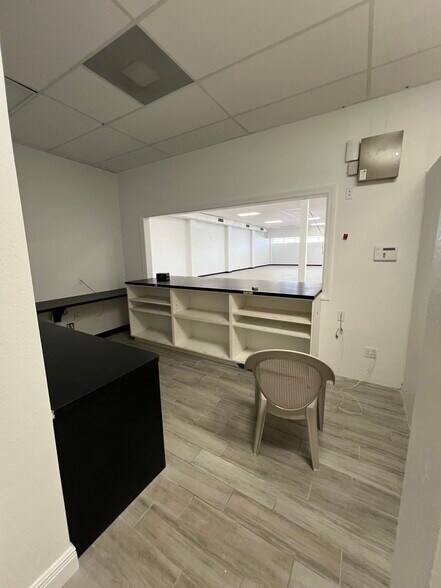 More Photos Of 3435 30th Ave N, Saint Petersburg Freestanding For Lease