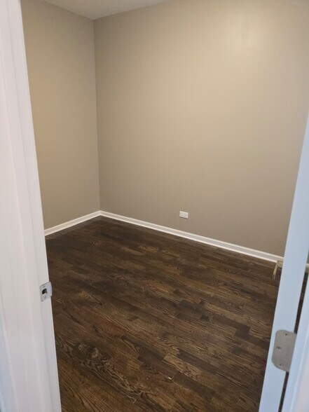 More Photos Of 35 N Mayfield Ave, Chicago Apartments For Sale