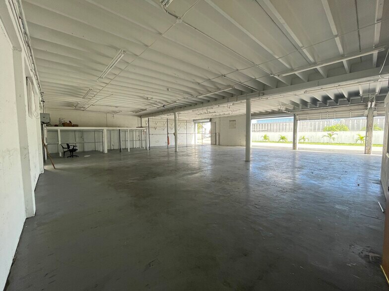 More Photos Of 5731 SW 23rd St, West Park Auto Repair For Lease